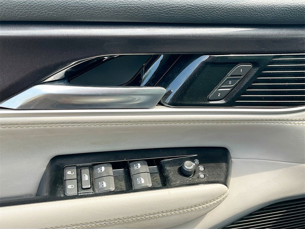 Used 2023 Jeep Wagoneer 4WD w/ Premium Group I image 18