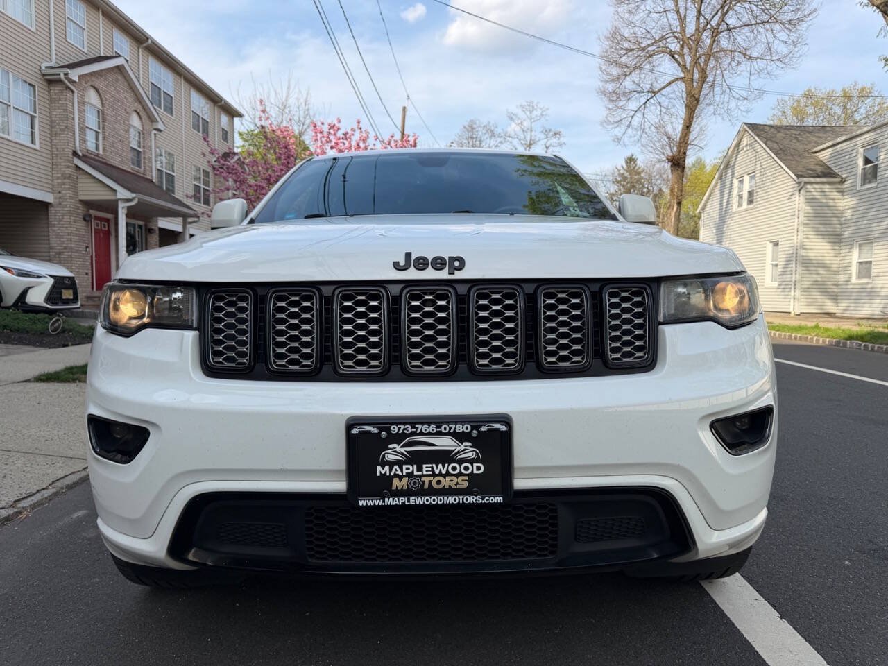 Used 2019 Jeep Grand Cherokee Altitude AWD/4WD image 3
