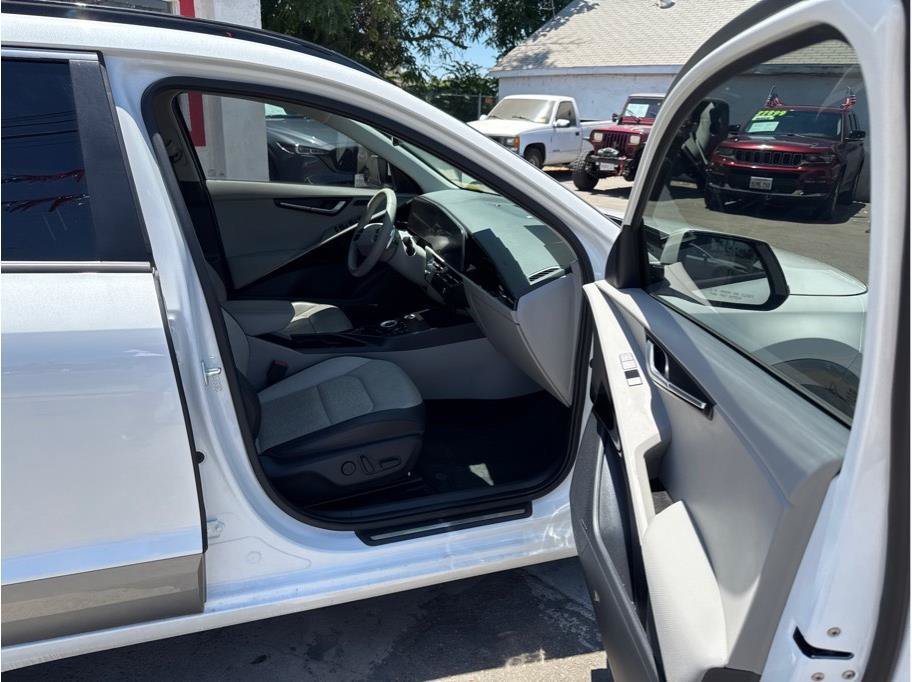 Used 2023 Kia Niro Wave FWD image 9