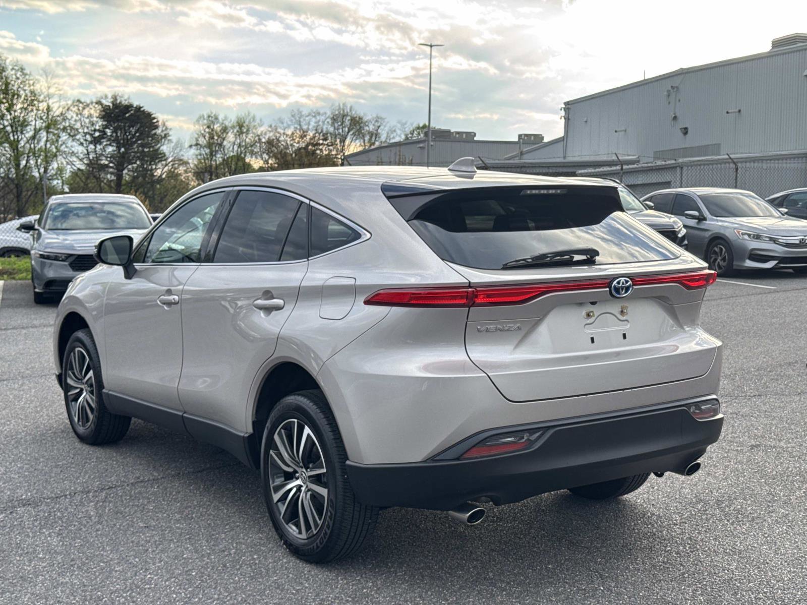 Used 2024 Toyota Venza LE image 21