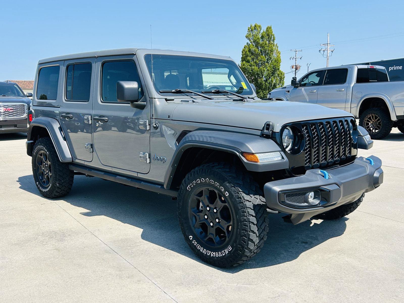 Used 2023 Jeep Wrangler Unlimited w/ Cold Weather Group AWD/4WD image 2