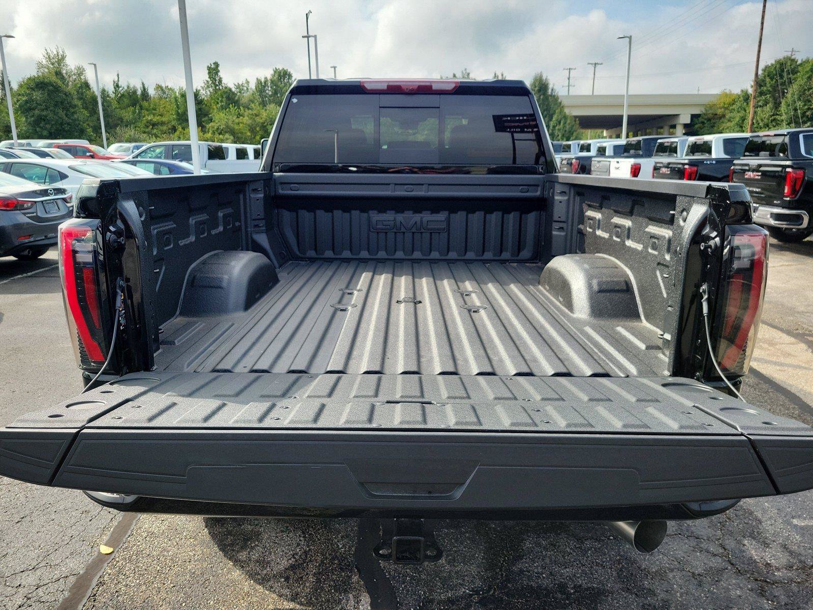 New 2026 GMC Sierra 2500 AT4 w/ AT4 Premium Plus Package AWD/4WD image 7