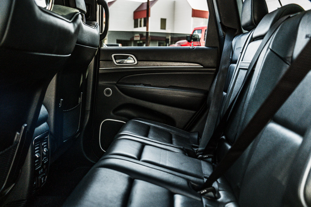 Used 2019 Jeep Grand Cherokee Summit AWD/4WD image 31