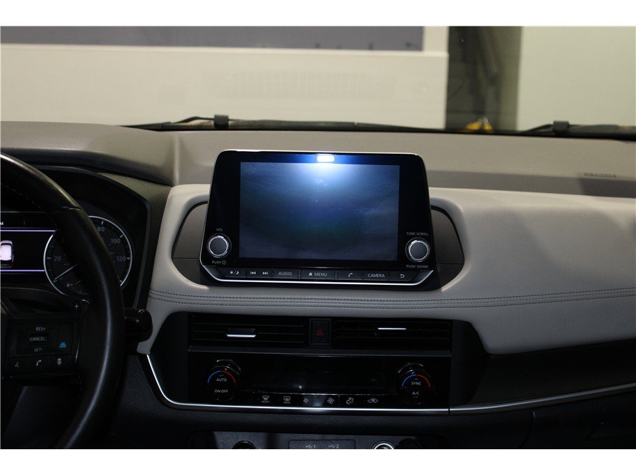 Used 2025 Nissan Rogue SV image 16