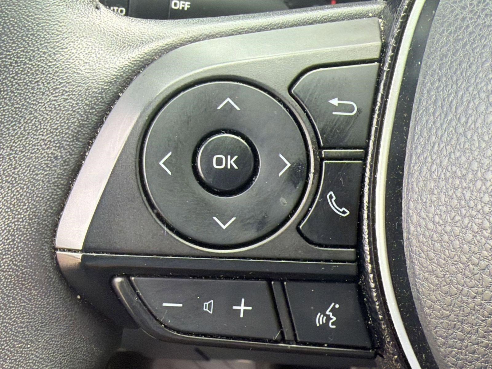 Used 2020 Toyota RAV4 XLE Premium image 16