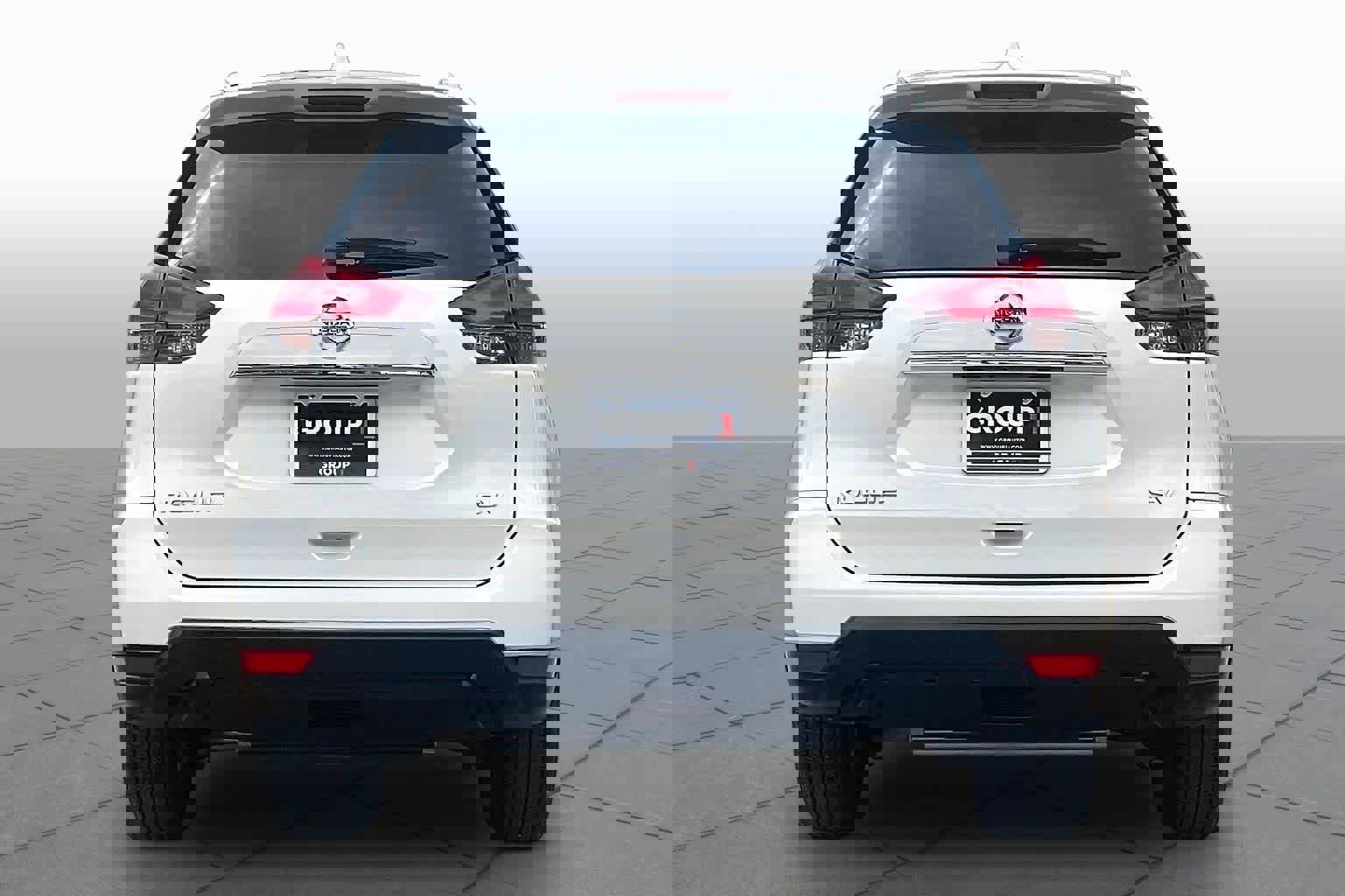 Used 2018 Nissan Rogue SV w/ Premium Package image 5