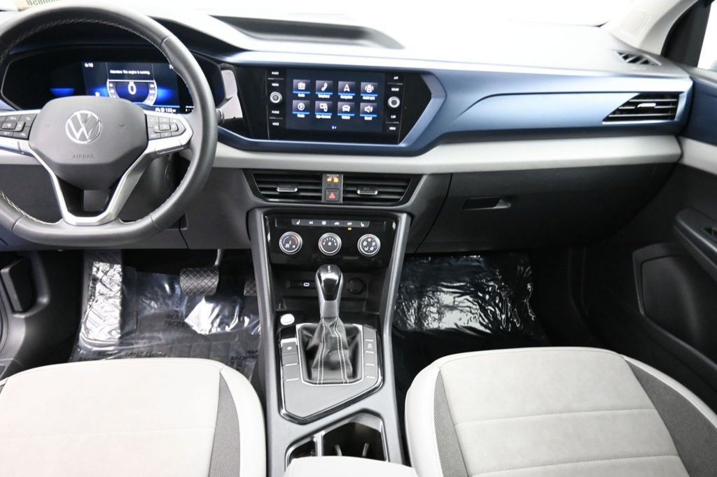 Used 2023 Volkswagen Taos SE w/ Panoramic Sunroof Package FWD image 45