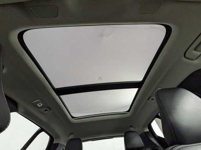 Used 2025 Volvo XC40 B5 Plus image 7