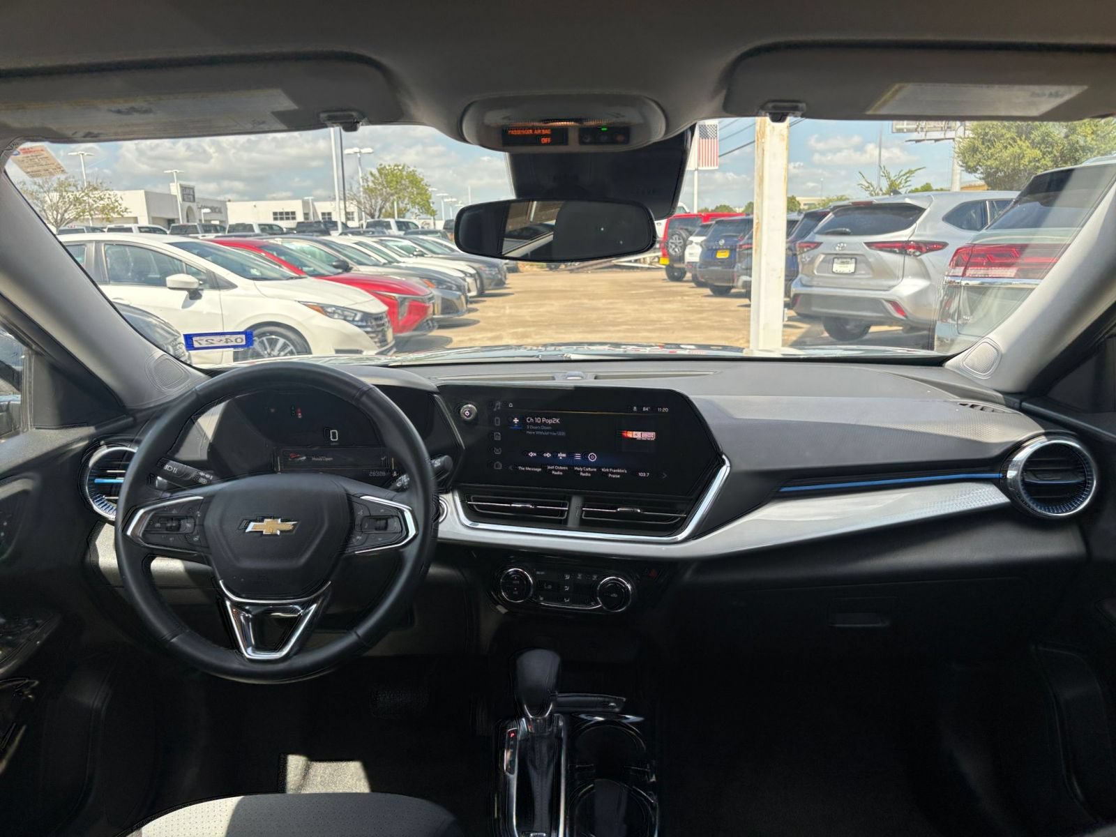 Used 2025 Chevrolet Trax LT w/ LT Convenience Package FWD image 27