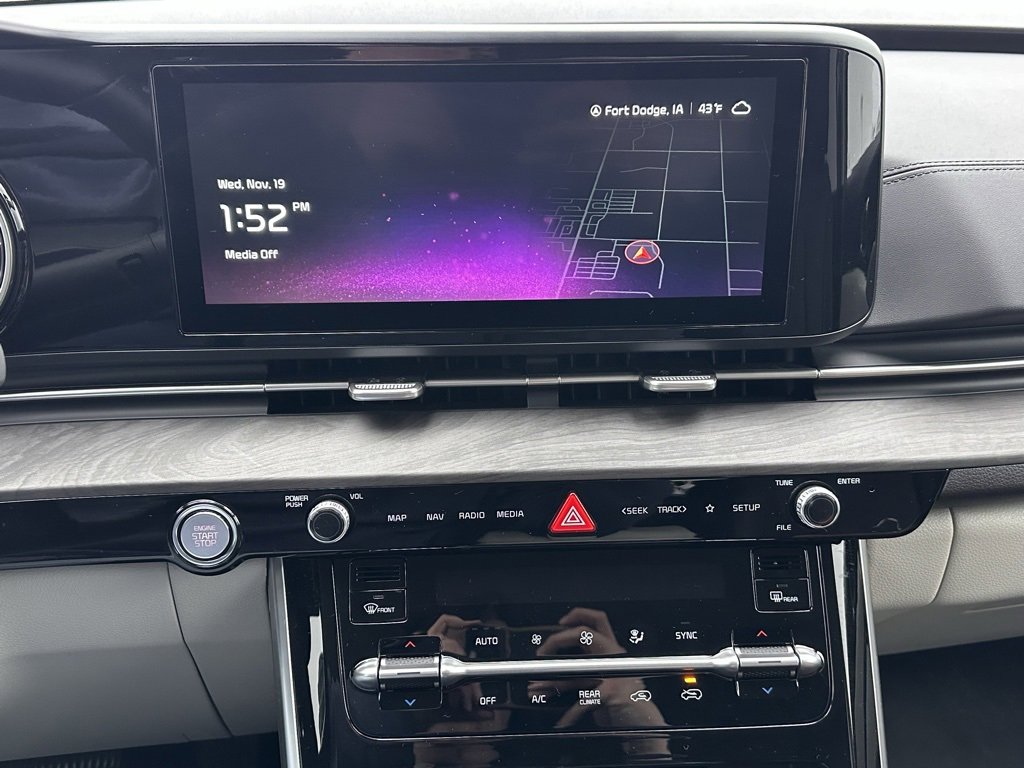 Used 2024 Kia Carnival EX image 29