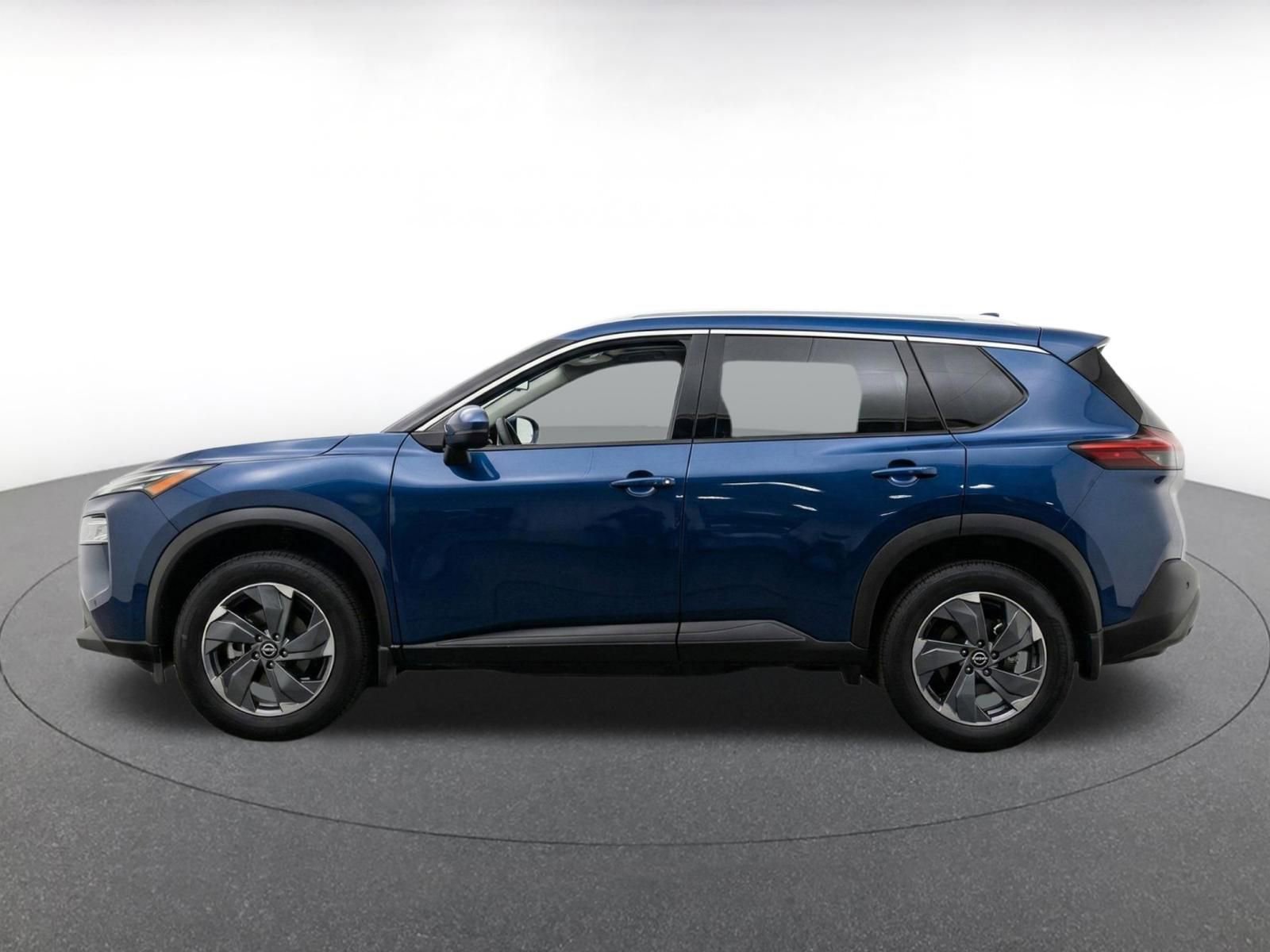 Used 2025 Nissan Rogue SV FWD image 4