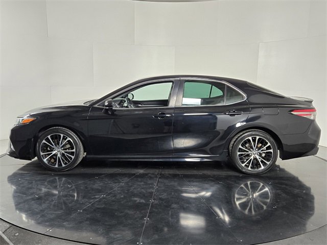 Used 2018 Toyota Camry SE image 3