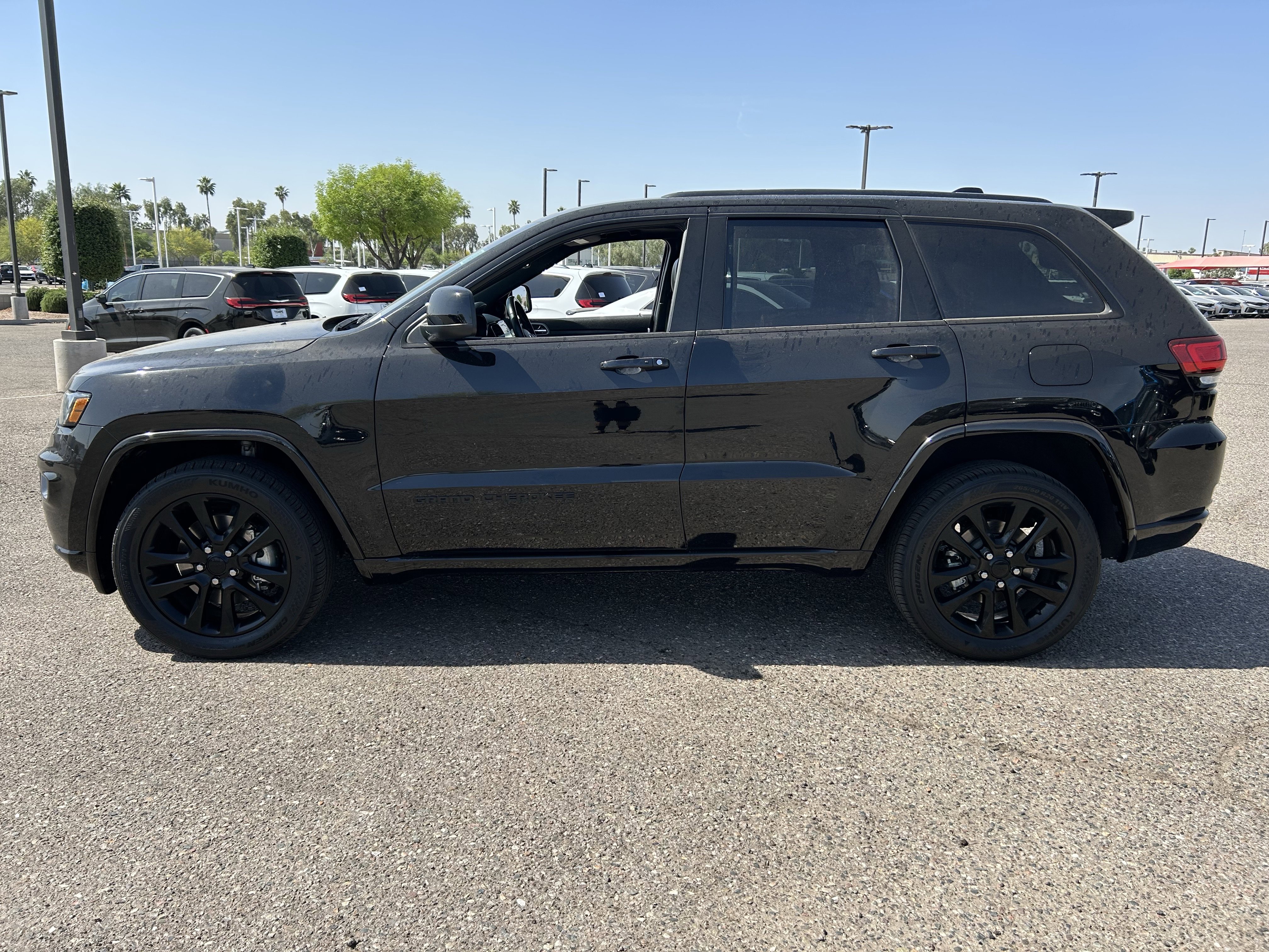 Certified 2021 Jeep Grand Cherokee Laredo X AWD/4WD image 3