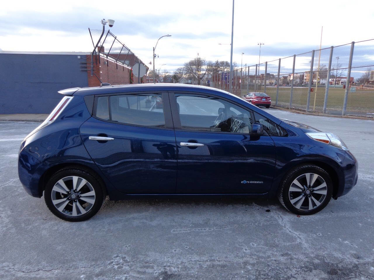 Used 2017 Nissan Leaf SV image 5