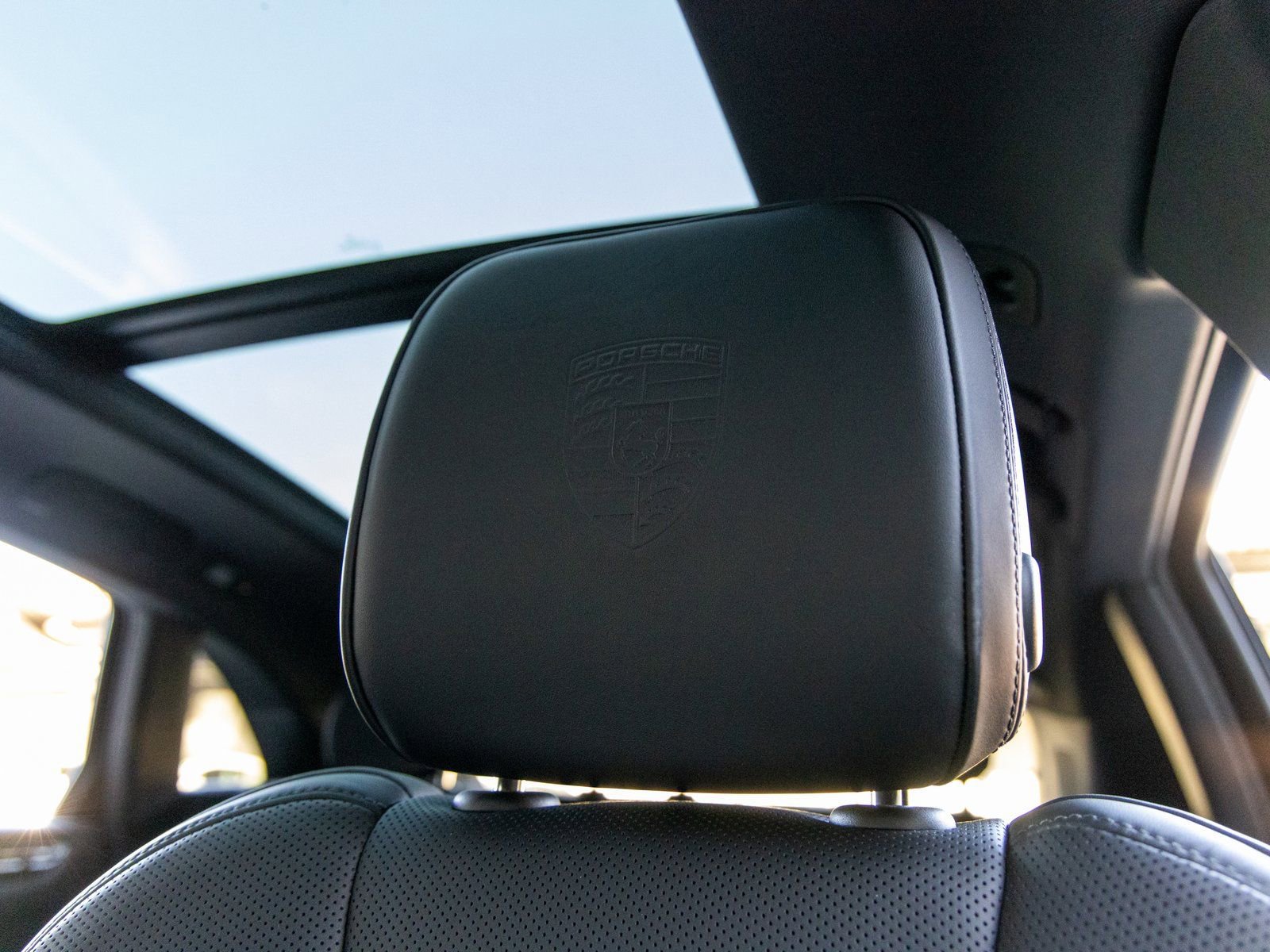 Certified 2025 Porsche Macan image 27