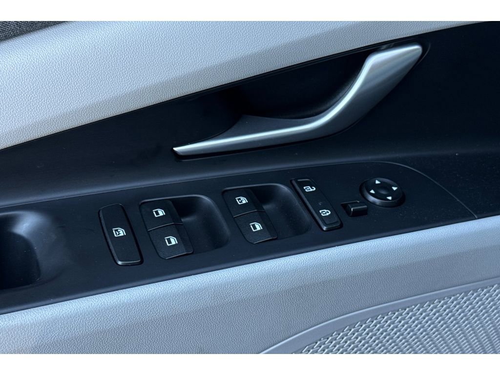 Used 2023 Hyundai Elantra Limited image 12