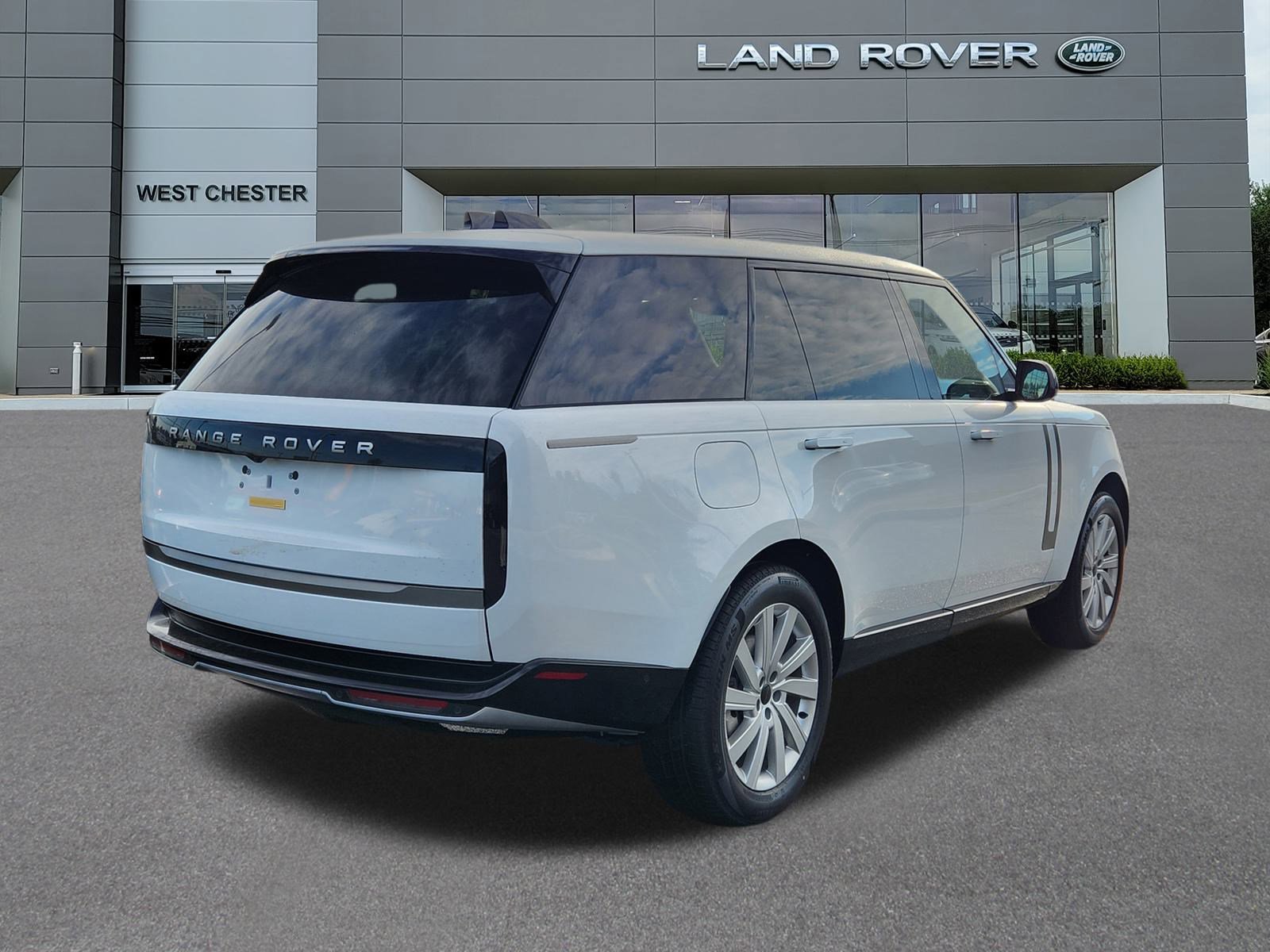 New 2026 Land Rover Range Rover Long Wheelbase SE image 4