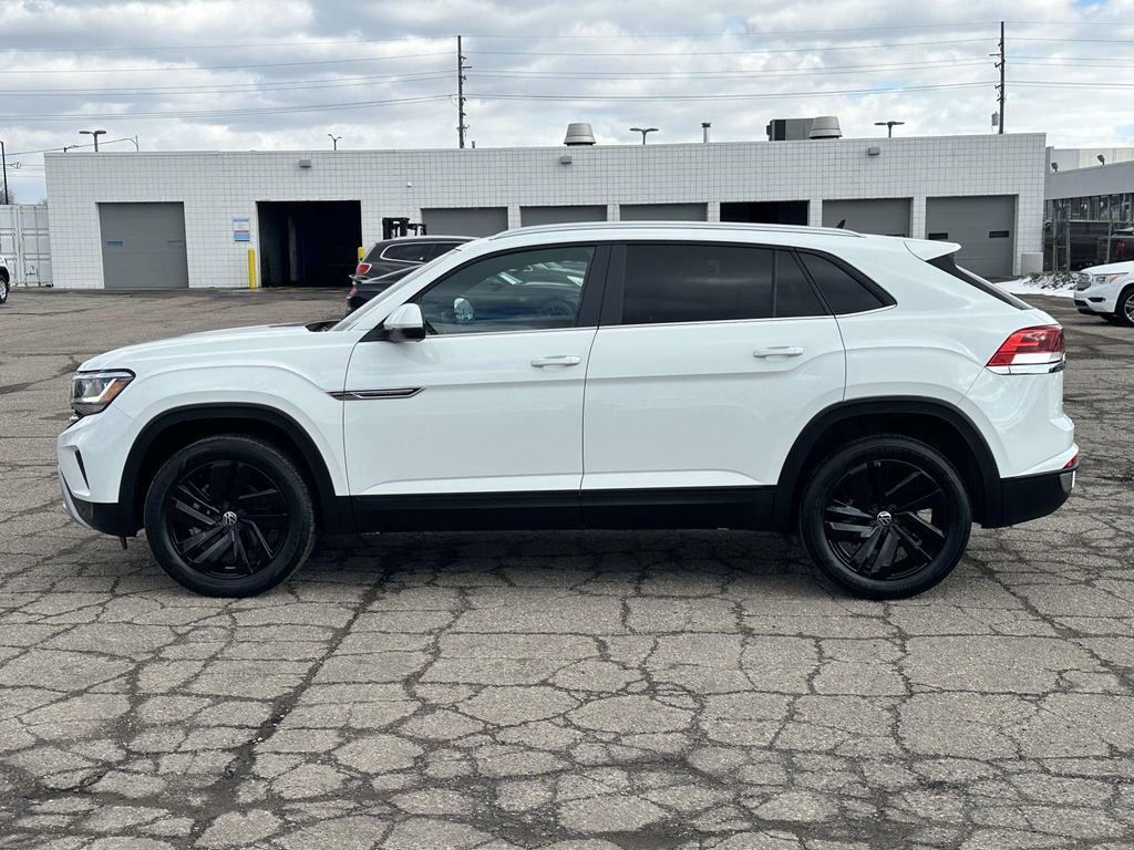 Certified 2023 Volkswagen Atlas Cross Sport SE w/ Black Wheel Package image 7