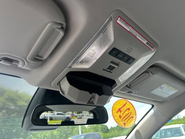 Used 2024 Toyota RAV4 XLE FWD image 33