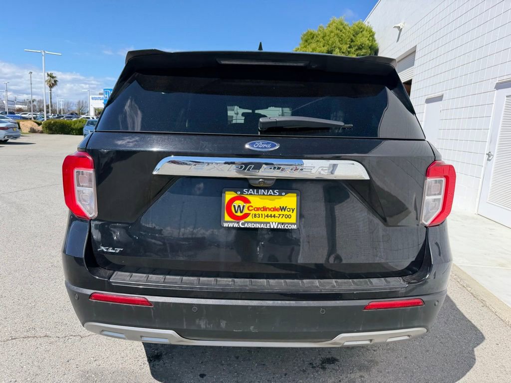 Used 2023 Ford Explorer XLT w/ Equipment Group 202A image 5