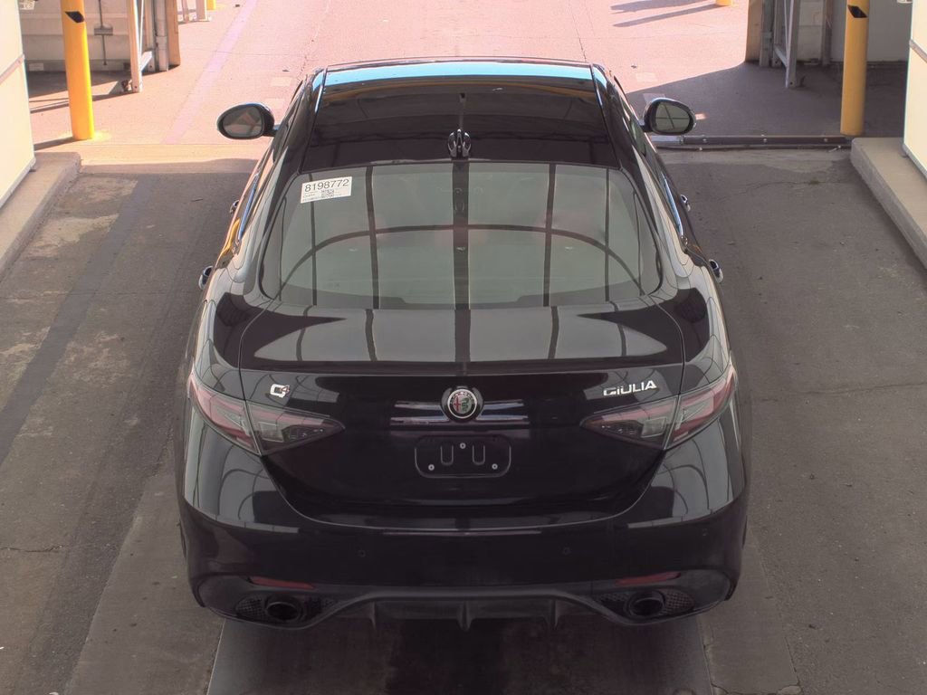 Used 2024 Alfa Romeo Giulia Veloce image 3