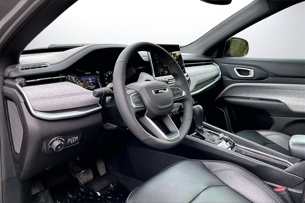 Certified 2024 Jeep Compass Latitude w/ Sun and Sound Group image 19