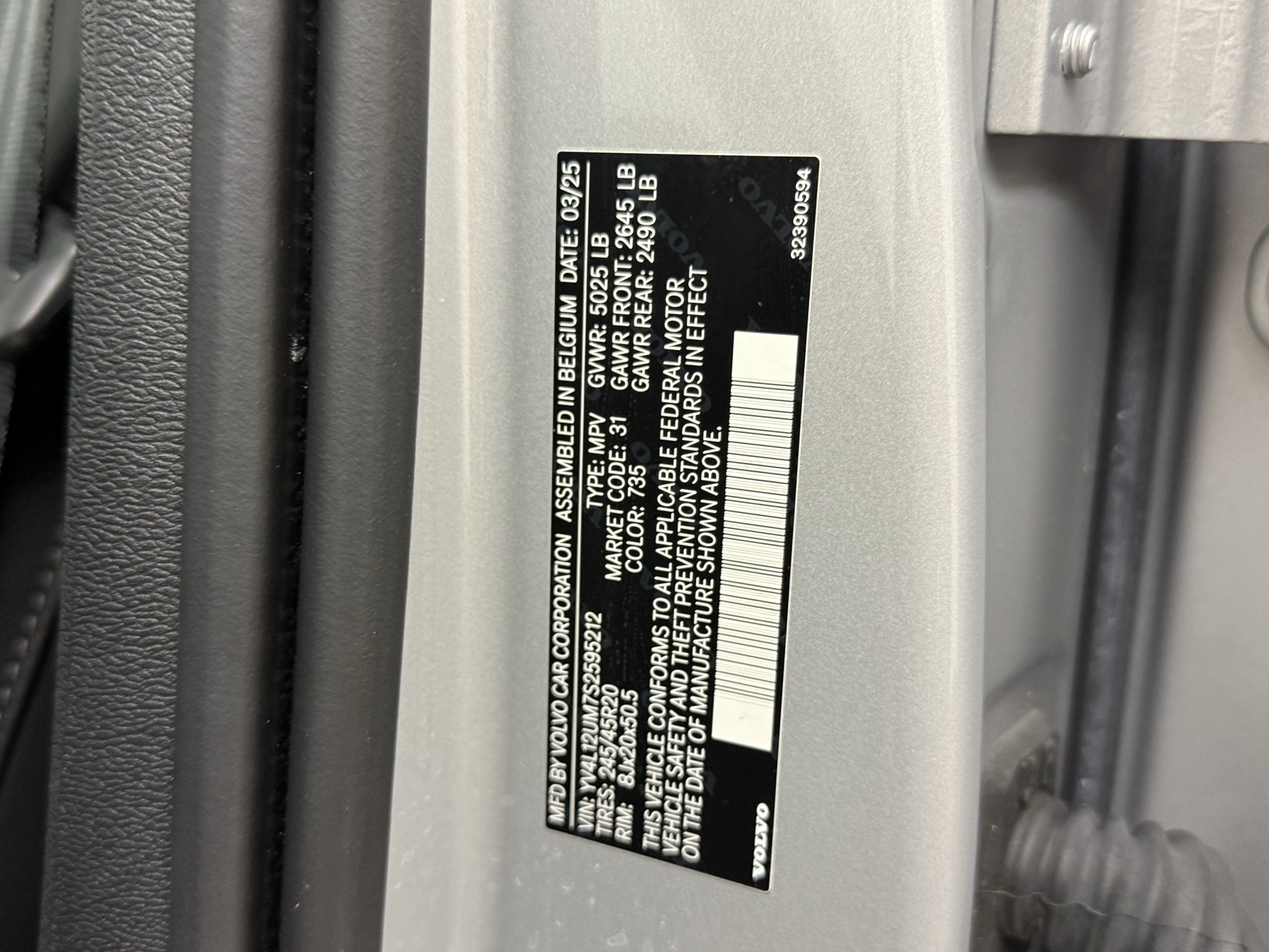 Certified 2025 Volvo XC40 B5 Ultra AWD/4WD image 30