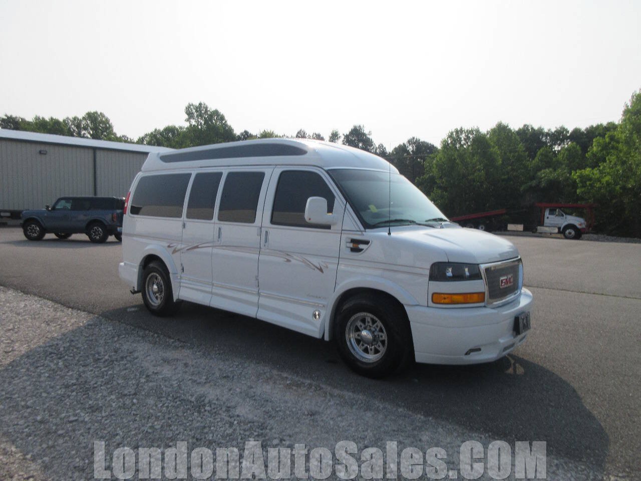 Used 2017 GMC Savana 2500 RWD image 8