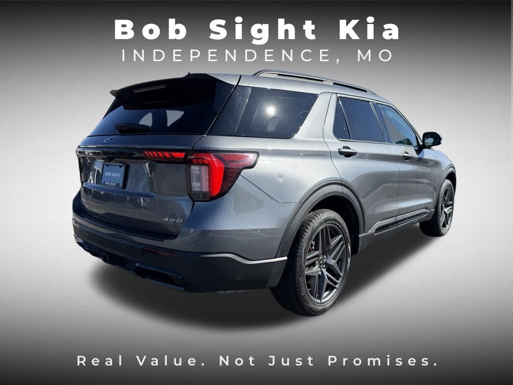 Used 2025 Ford Explorer ST-Line w/ ST-Line Street Pack image 15
