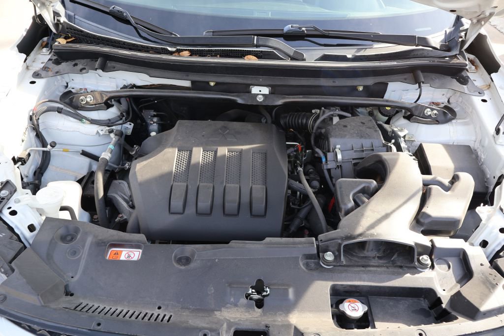 Used 2019 Mitsubishi Eclipse Cross ES FWD image 13
