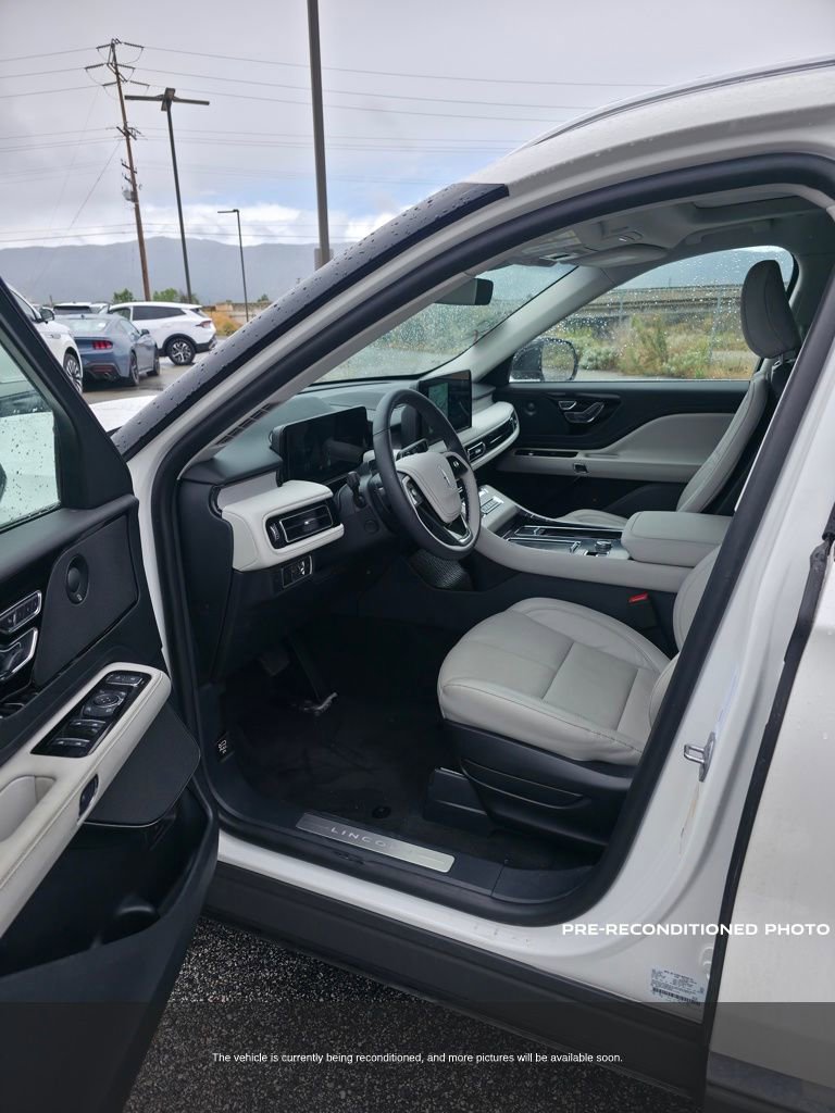 Used 2025 Lincoln Aviator Reserve AWD/4WD image 5