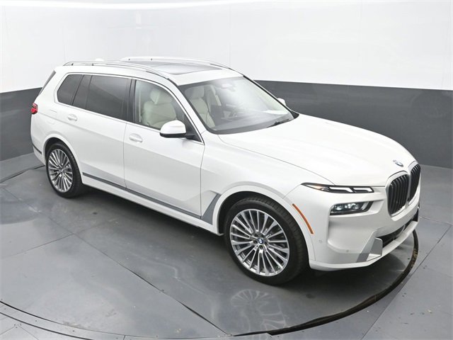 Used 2024 BMW X7 xDrive40i w/ Executive Package image 32