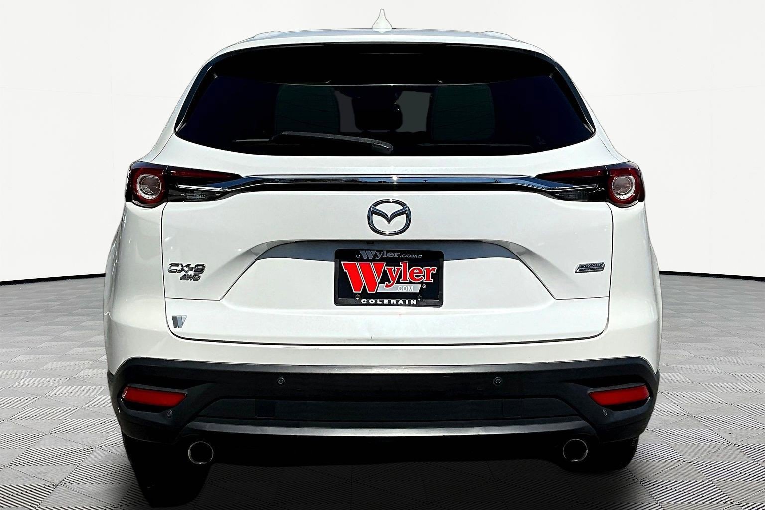 Used 2018 MAZDA CX-9 Touring w/ Touring Premium Package image 5