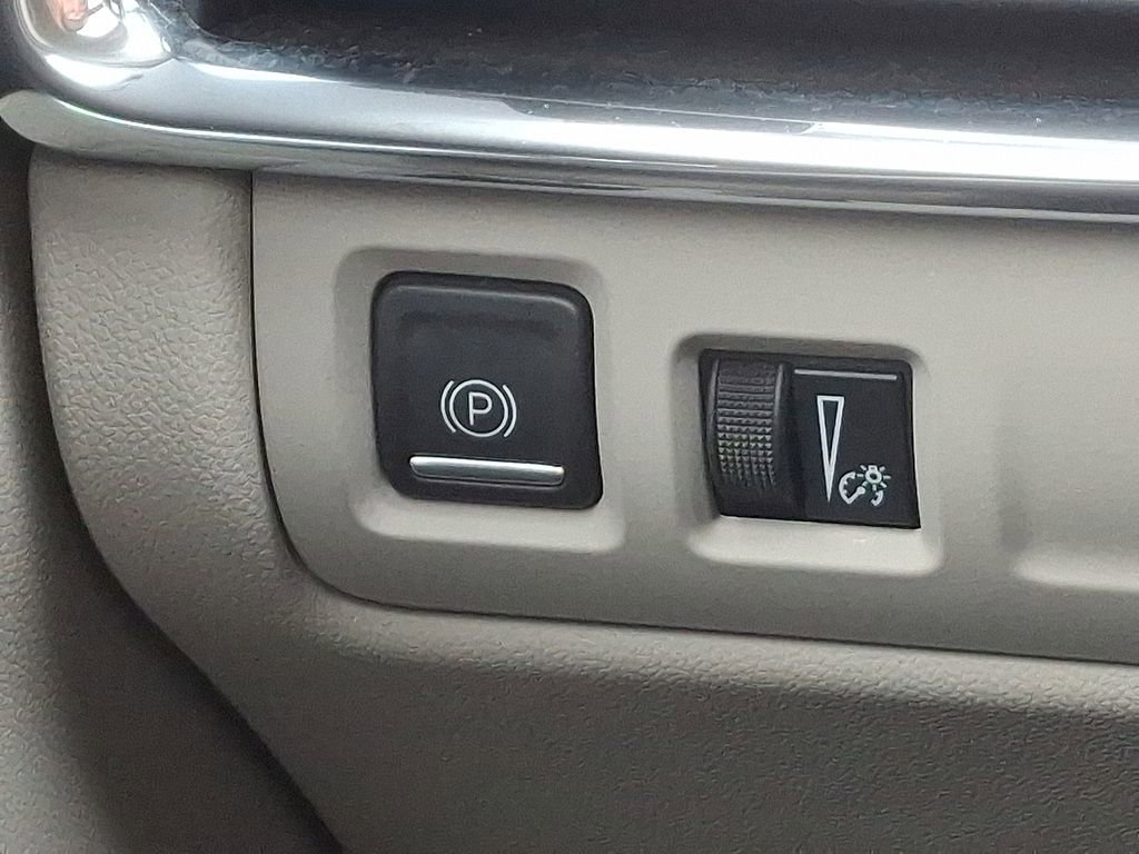 Certified 2022 Cadillac XT4 Luxury w/ Cold Weather Package image 24