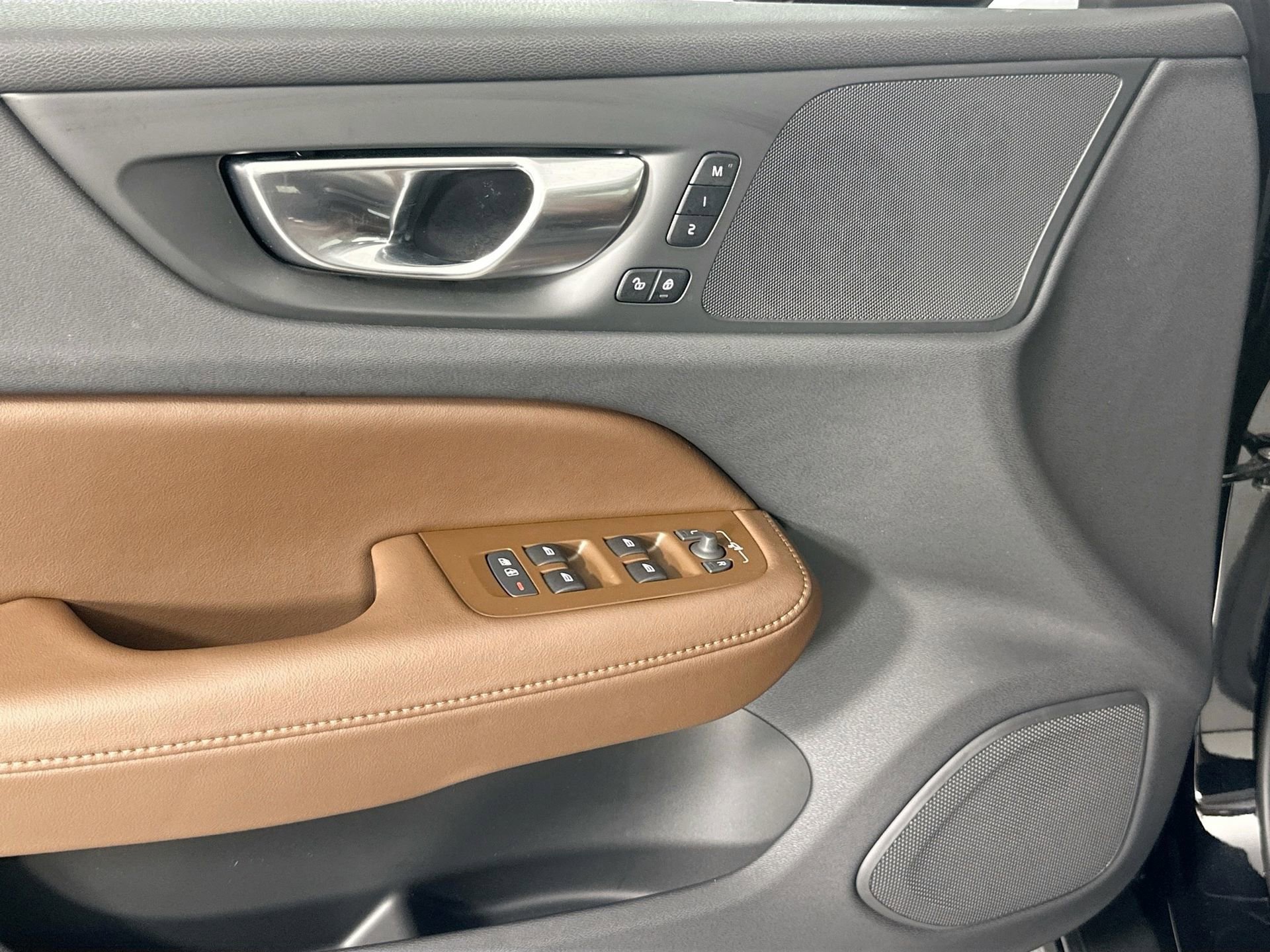 New 2026 Volvo V60 B5 Cross Country Plus w/ Protection Package Premier image 17