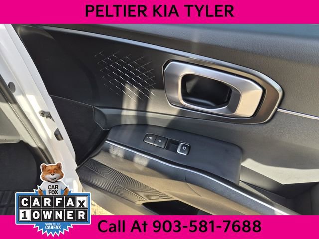 Certified 2025 Kia Sorento EX w/ Panoramic Sunroof Package image 17