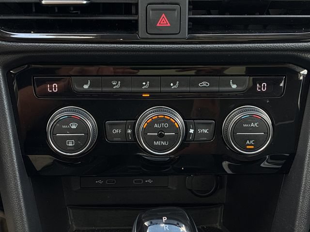 Used 2024 Volkswagen Taos SE w/ Panoramic Sunroof Package FWD image 21