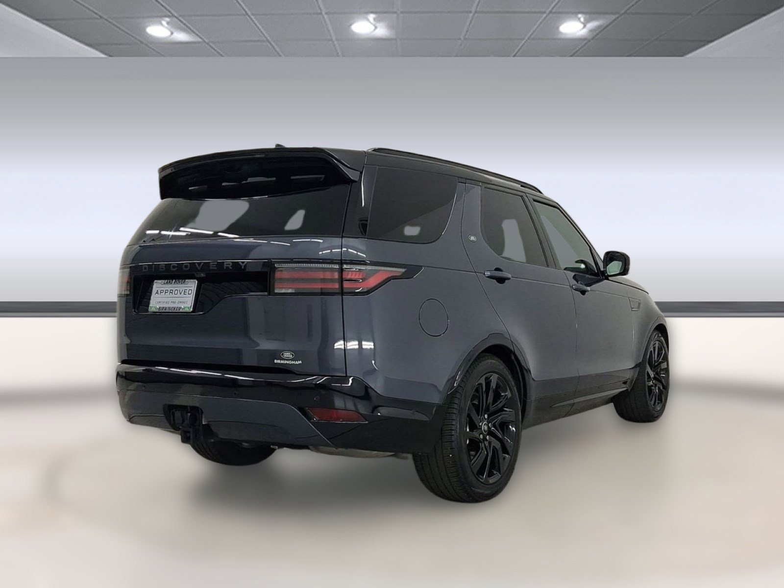 Used 2025 Land Rover Discovery Dynamic SE image 9