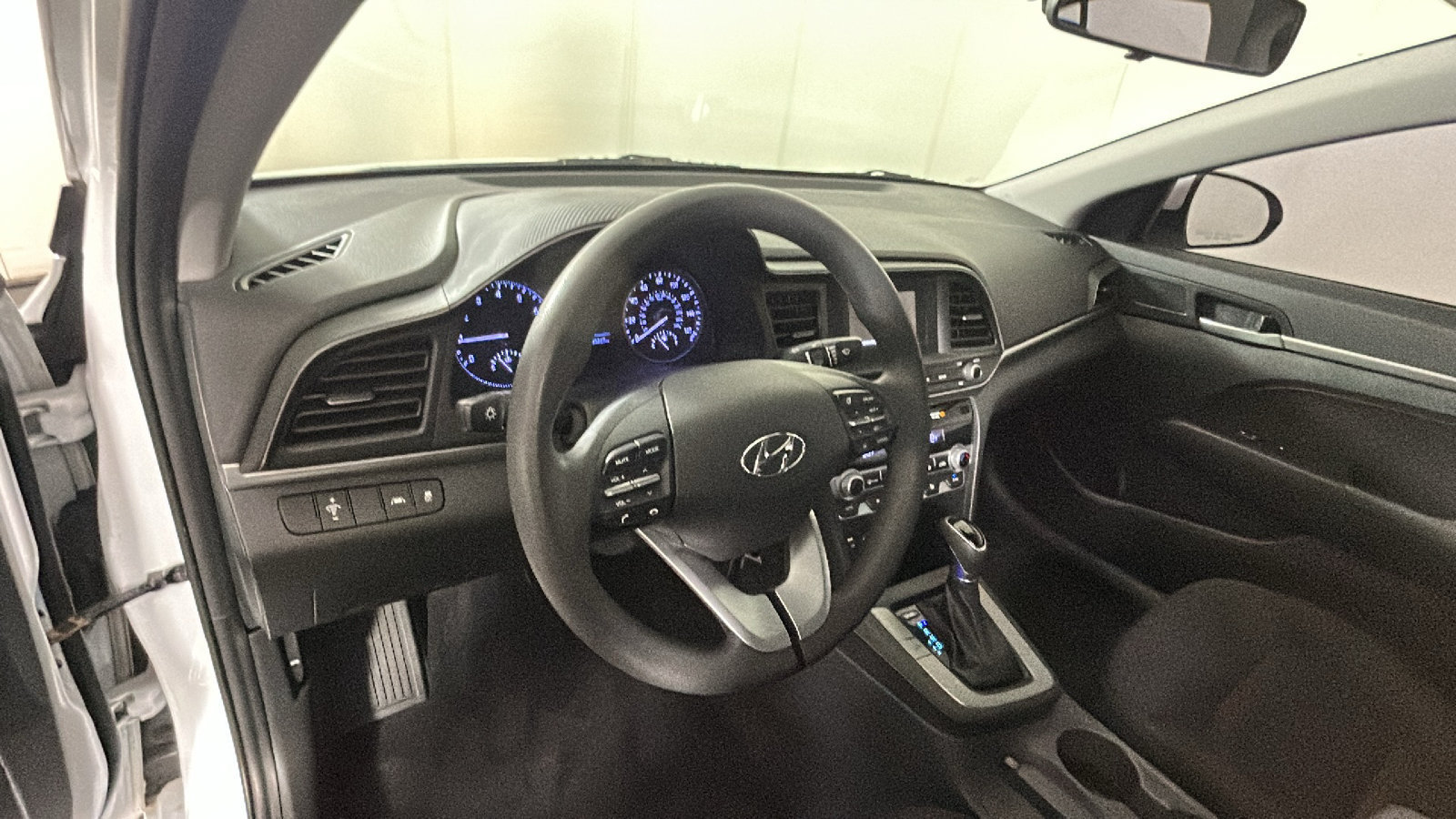 Used 2020 Hyundai Elantra SE w/ Cargo Package (C1) FWD image 17