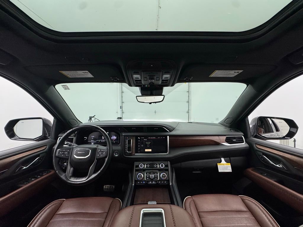 Used 2023 GMC Yukon Denali Ultimate AWD/4WD image 3