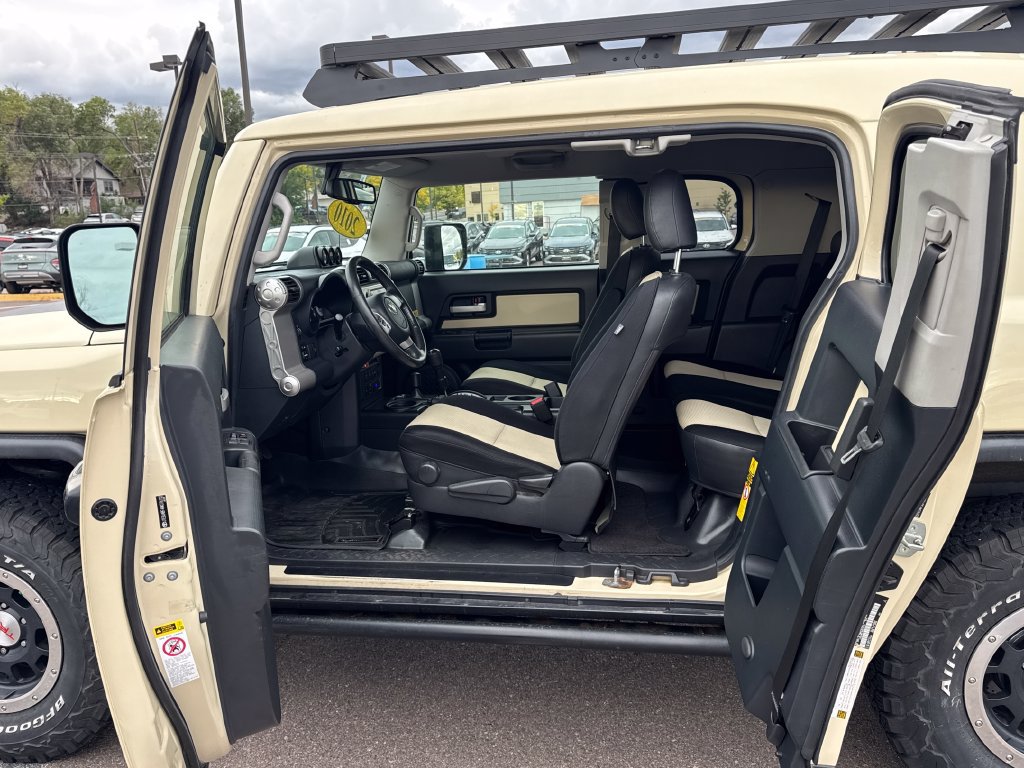 Used 2010 Toyota FJ Cruiser 4WD image 31