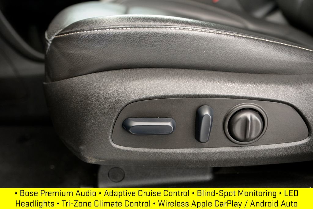 Used 2023 GMC Acadia SLT image 16