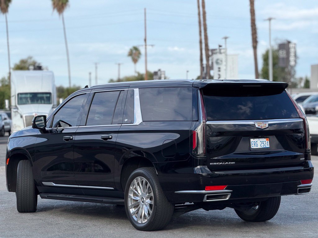 Used 2023 Cadillac Escalade ESV Premium Luxury AWD/4WD image 2