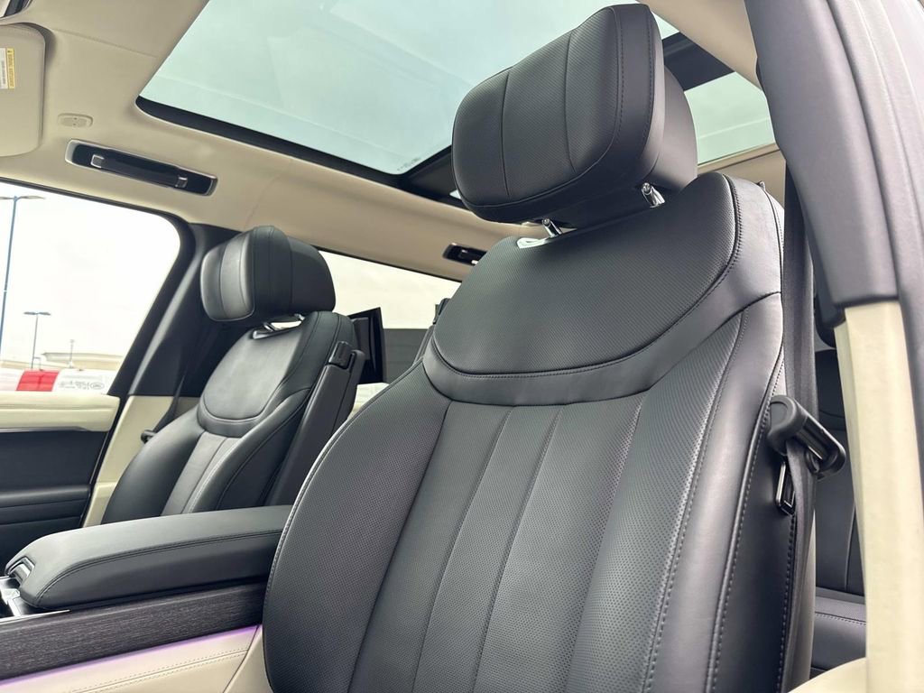 Certified 2024 Land Rover Range Rover Long Wheelbase Autobiography image 21