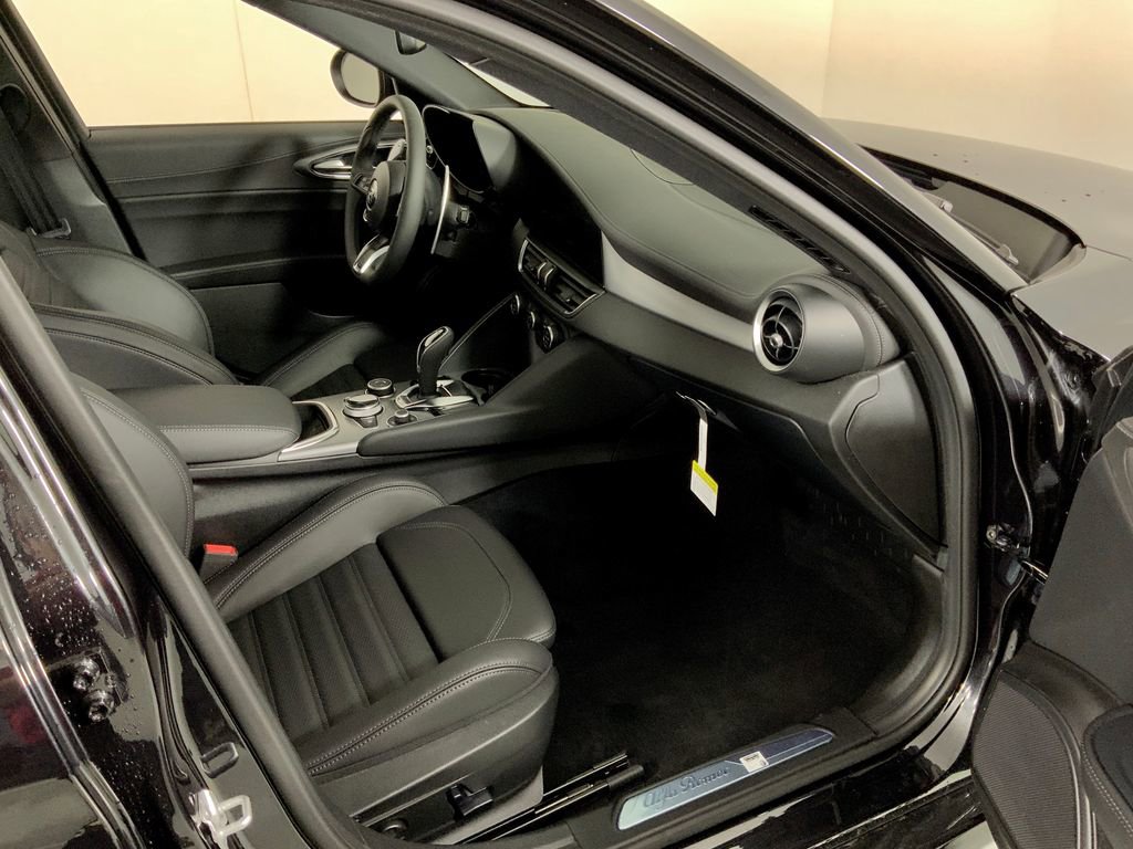 New 2026 Alfa Romeo Giulia AWD image 31