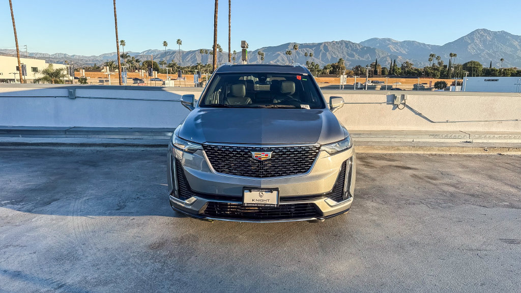 Used 2024 Cadillac XT6 Premium Luxury FWD image 3