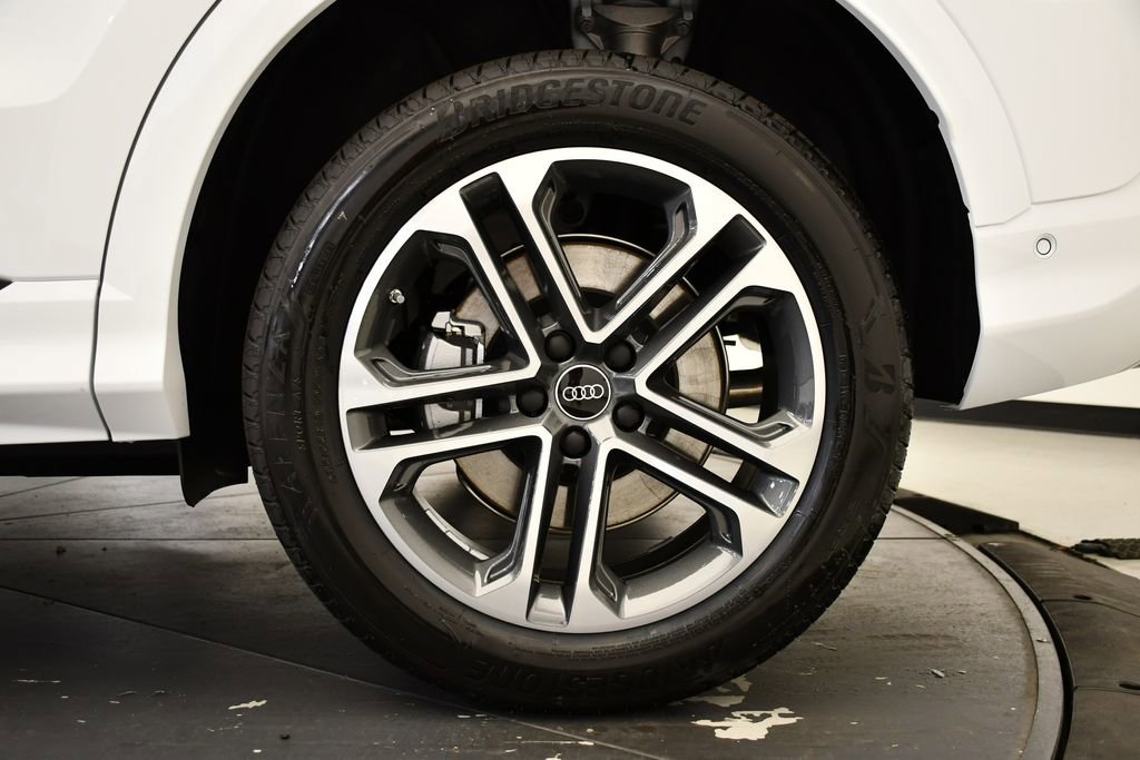 Used 2025 Audi Q5 Premium w/ Convenience Package image 14