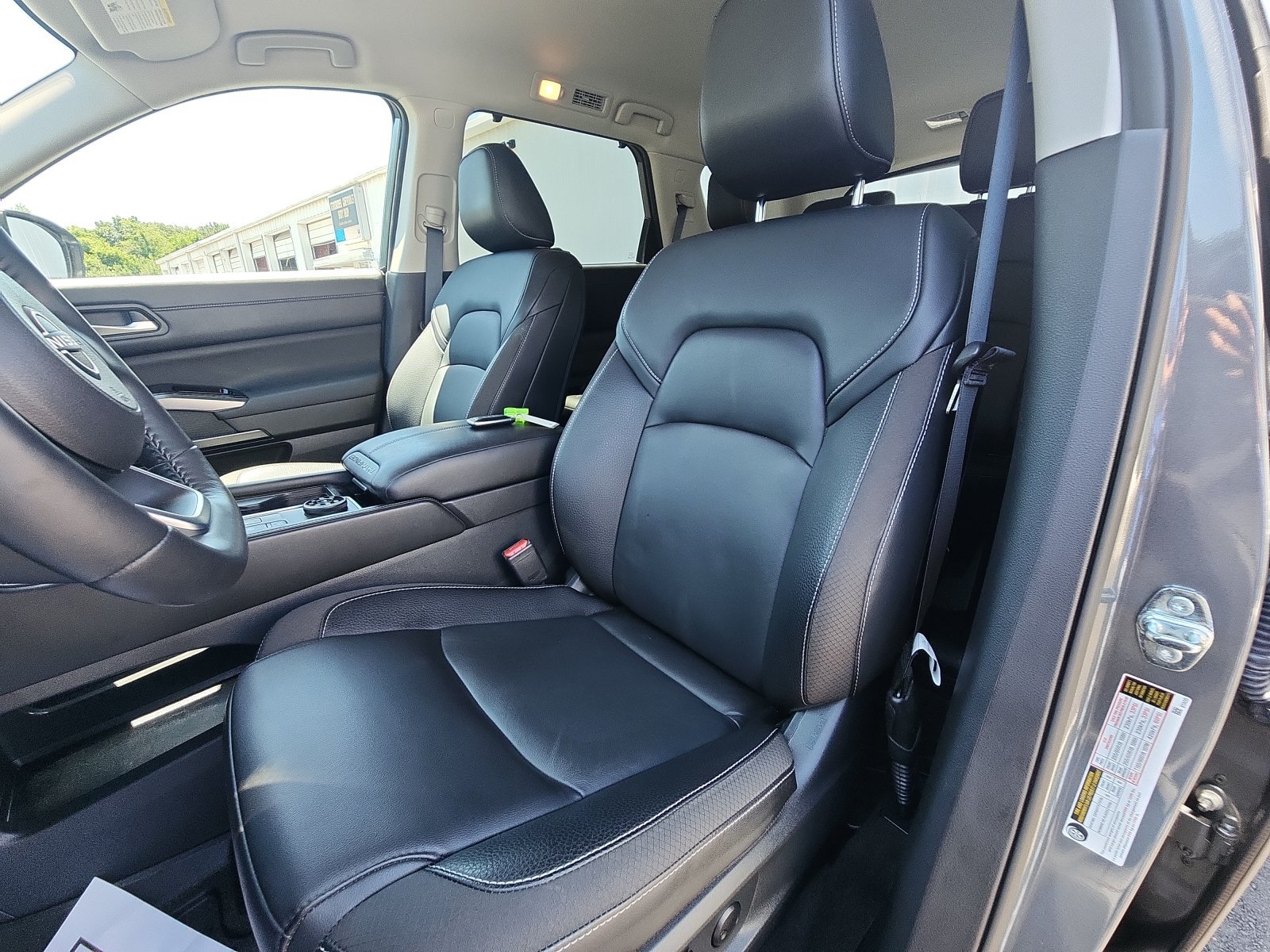 Used 2025 Nissan Pathfinder SL AWD/4WD image 21