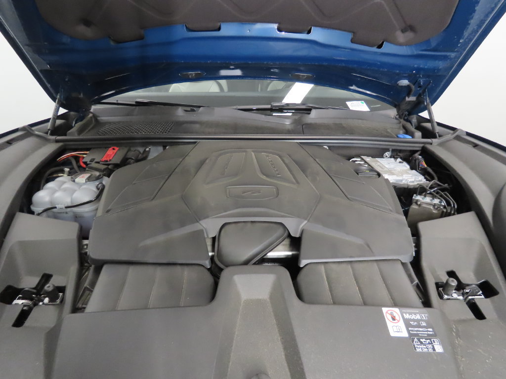 Certified 2025 Porsche Cayenne AWD/4WD image 49