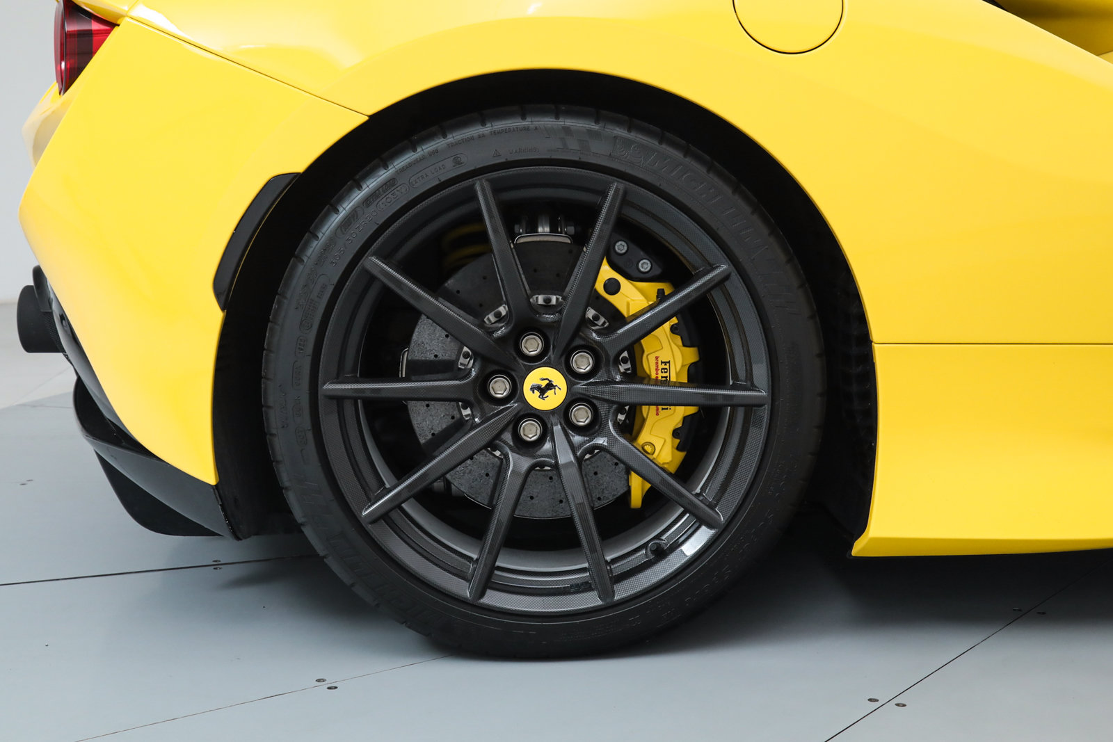 Certified 2022 Ferrari F8 Tributo RWD image 34